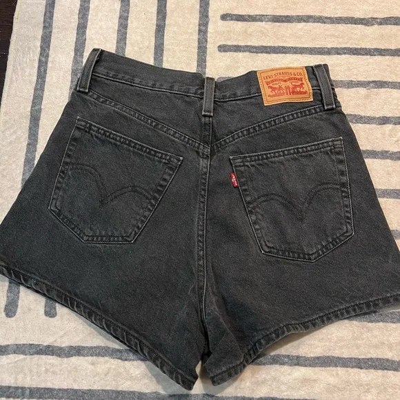 Levi’s Black Women's Denim Shorts - Picture 2 of 3